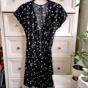 H&M wrap dress 🌼
